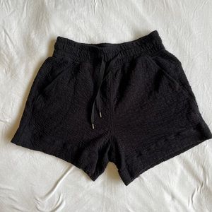 Lululemon quilted Shorts -BLK